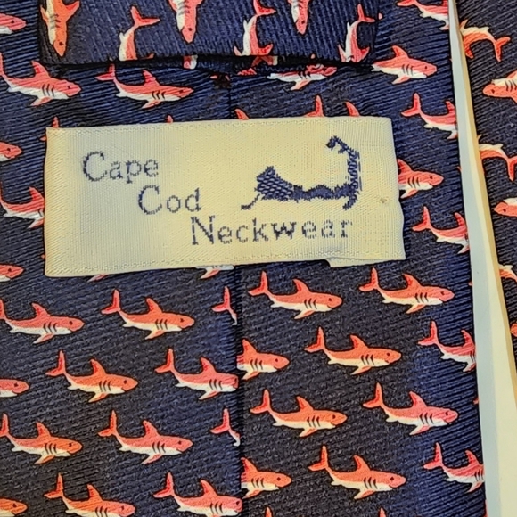 CAPE COD Neckwear 100% Silk SHARK print tie - Picture 5 of 6